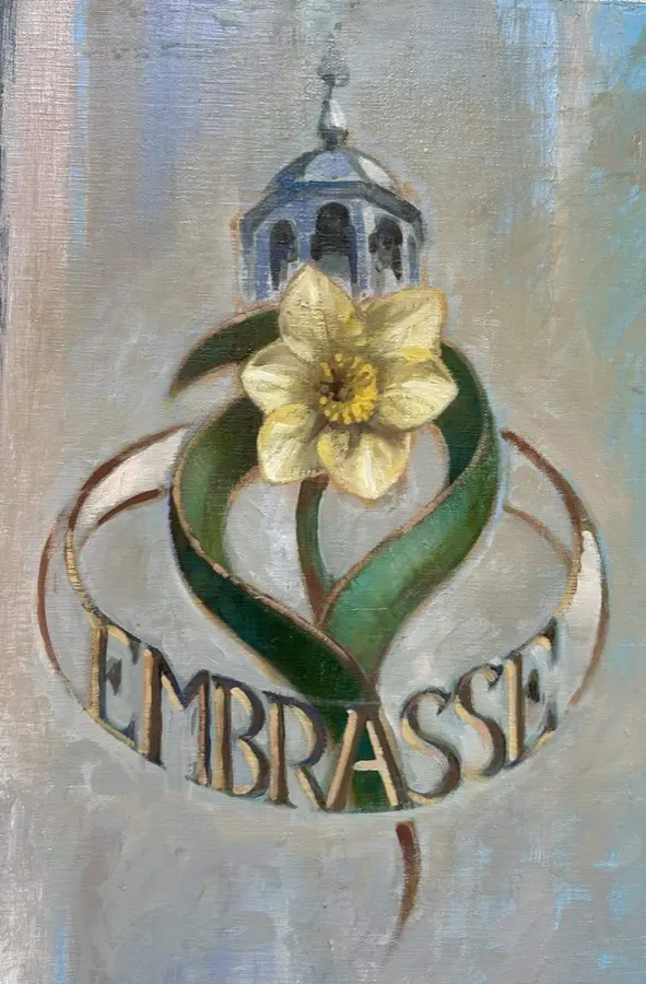 Geschilderd embleem van Cultuurfonds Embrasse: een narcis met een groen lint, daarboven de dakruiter van de Slotkapel en de naam Embrasse op een banderol